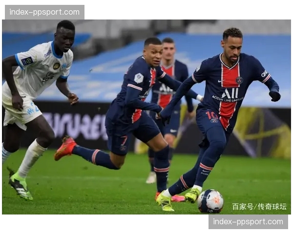 战术分析：三中卫体系在法甲的流行与演变