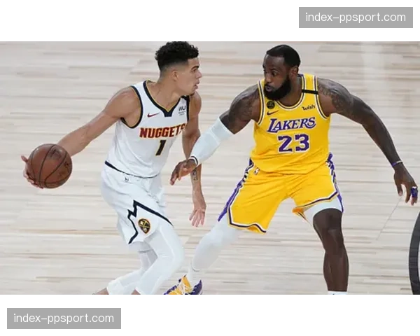 特写：维拉公园大雨中，沃特金斯绝杀后与球迷激情庆祝